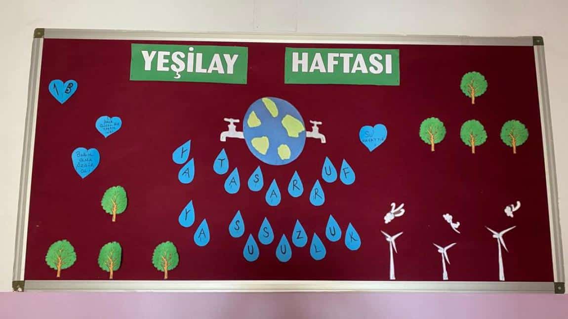 YEŞİLAY HAFTASI OKUL PANOLARIMIZ